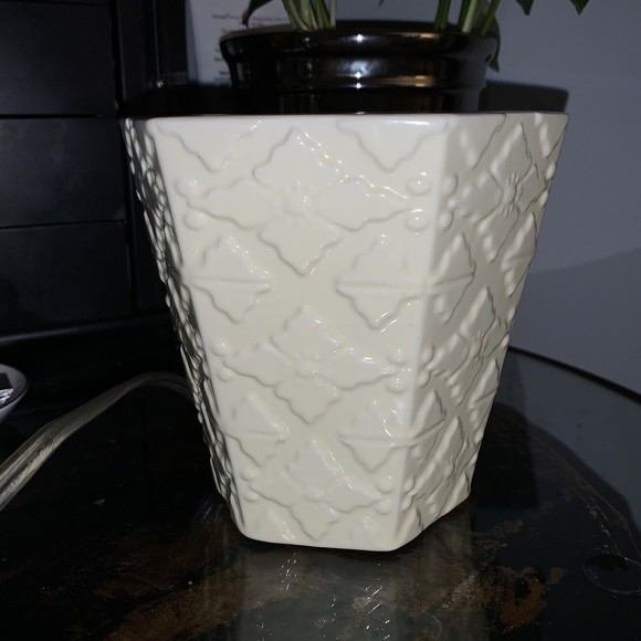 Yankee Candle Electric Wax Tart Melt Warmer Ceramic Full SZ Beige Floral SPW-15 - Picture 3 of 8